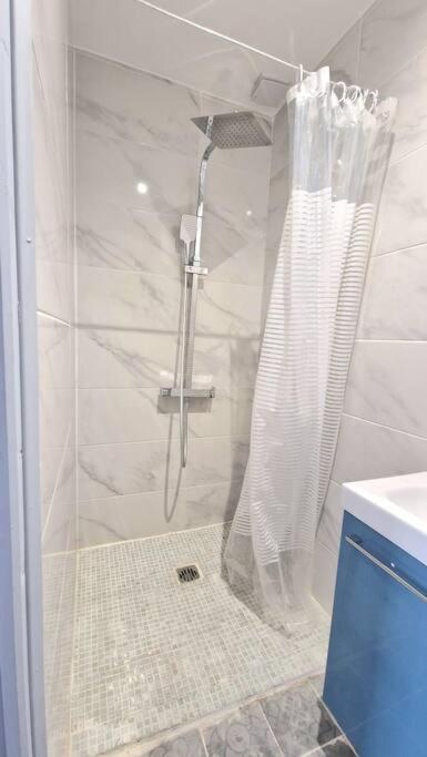 Appartement Hypercentre 301 +Wifi+Independant+ Cuisine Toilette Salle De Bain Privative Валансьєнн Екстер'єр фото