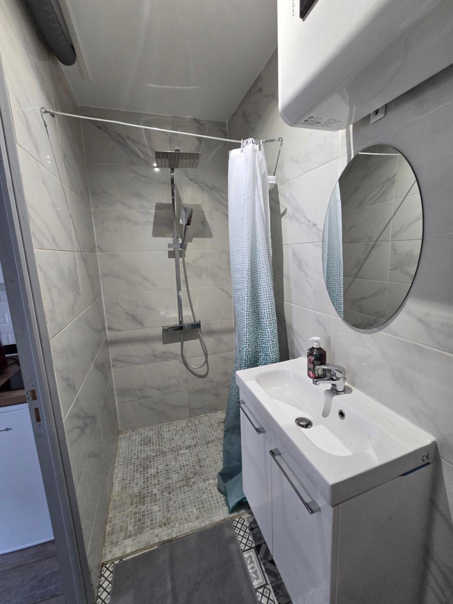 Appartement Hypercentre 301 +Wifi+Independant+ Cuisine Toilette Salle De Bain Privative Валансьєнн Екстер'єр фото